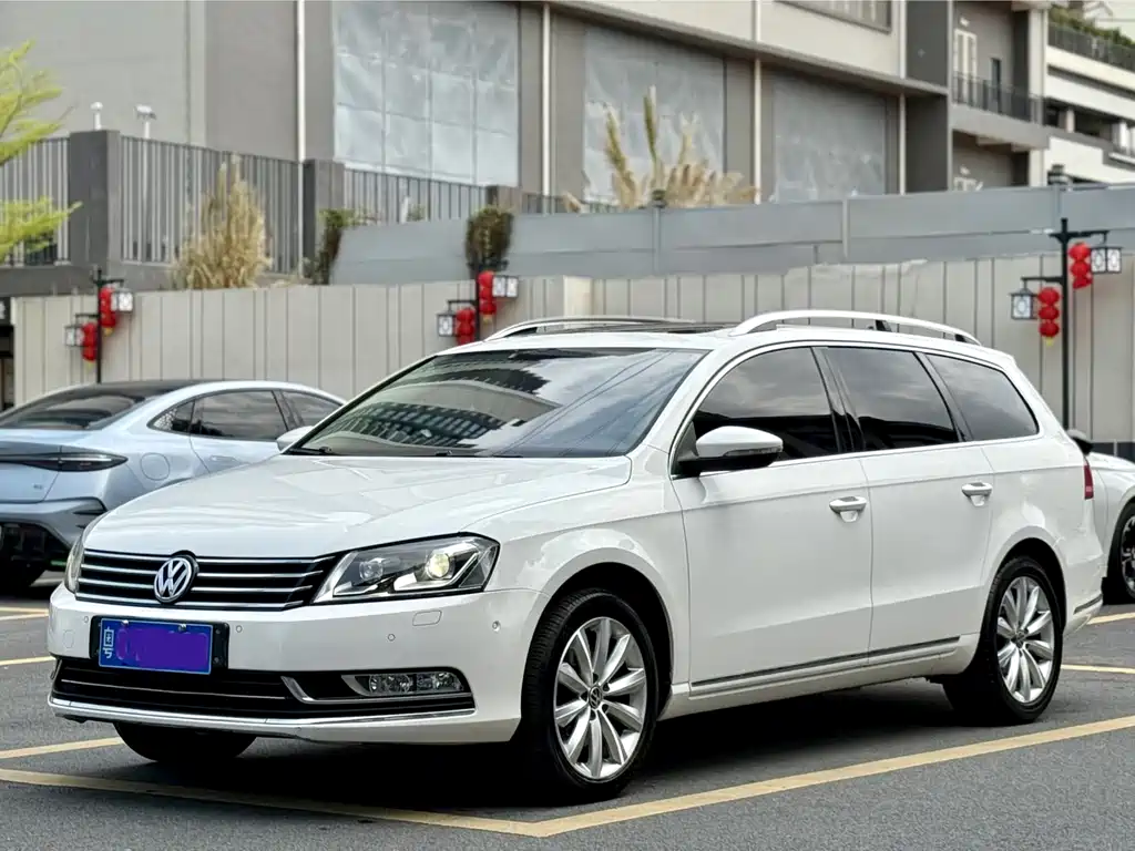 Volkswagen Magotan (Import) 2013