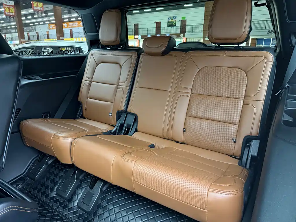 Lincoln Navigator — миниатюра 18