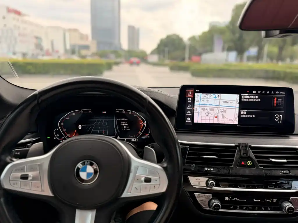 BMW 5 Series — миниатюра 8