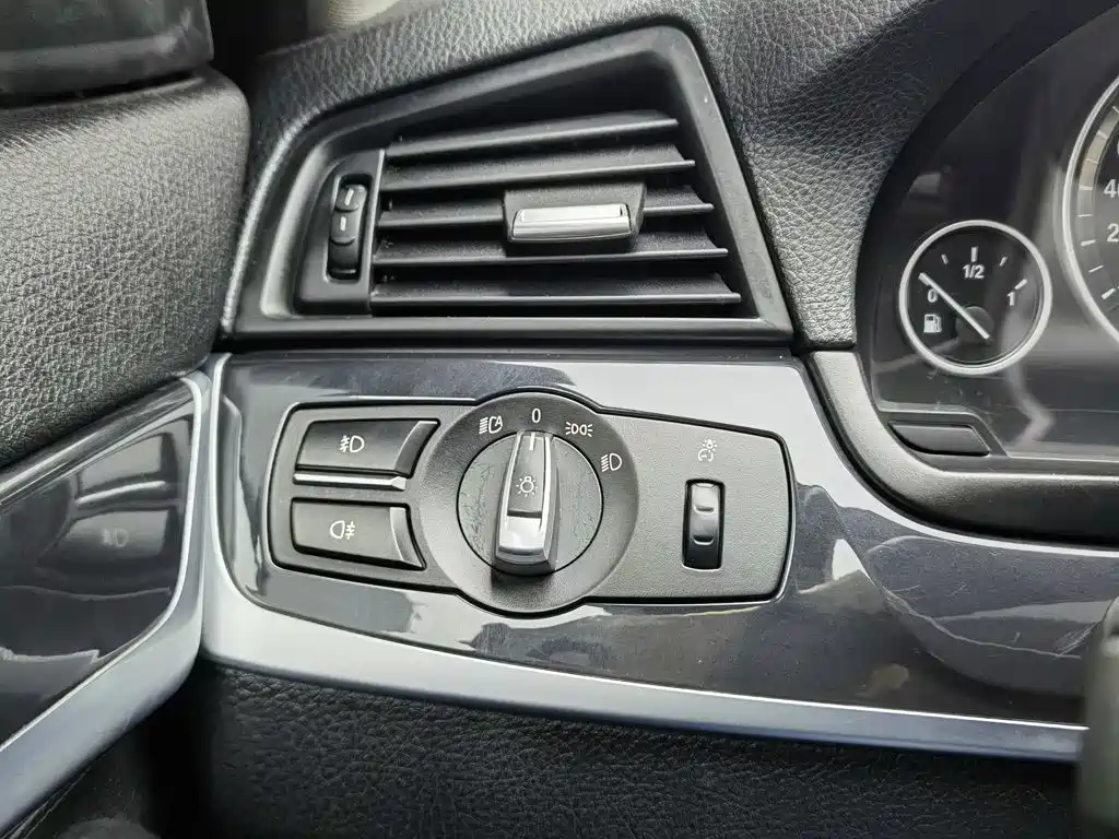BMW 5 Series — миниатюра 21
