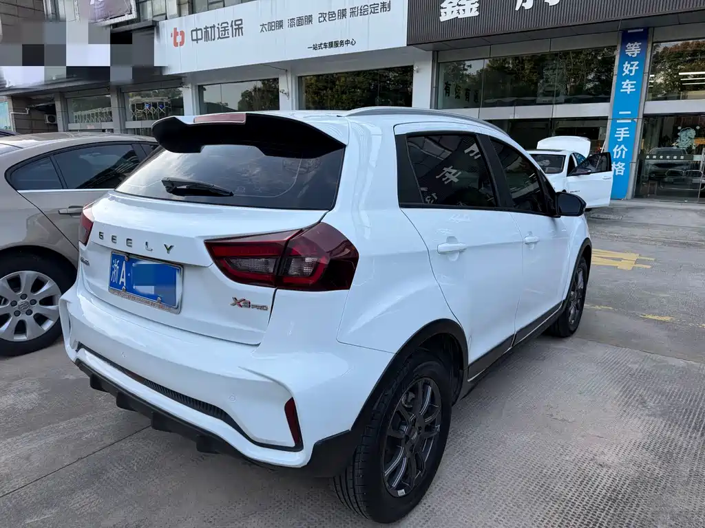 Geely Vision X3 — миниатюра 6