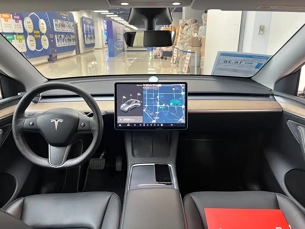 TESLA MODEL Y