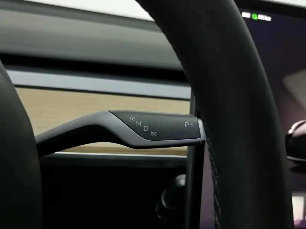 Tesla Model 3 — миниатюра 13