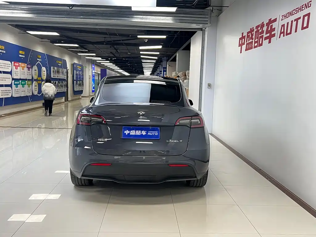 TESLA MODEL Y