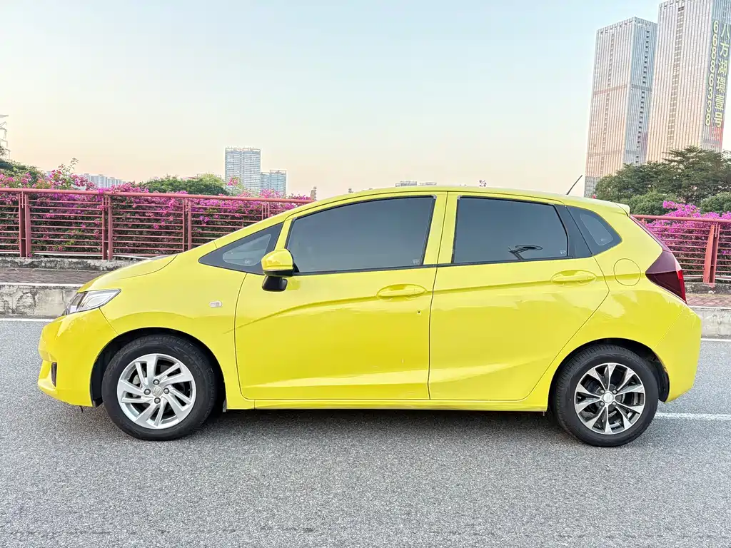 Honda Fit — миниатюра 7
