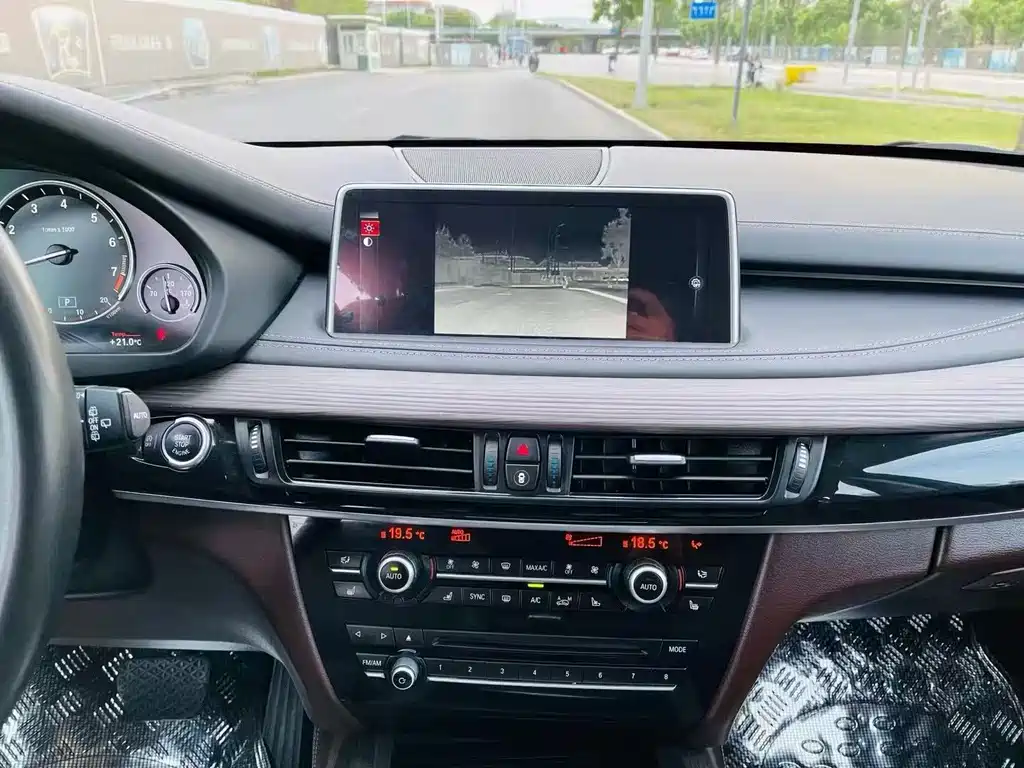 BMW X5 (Import) — миниатюра 13