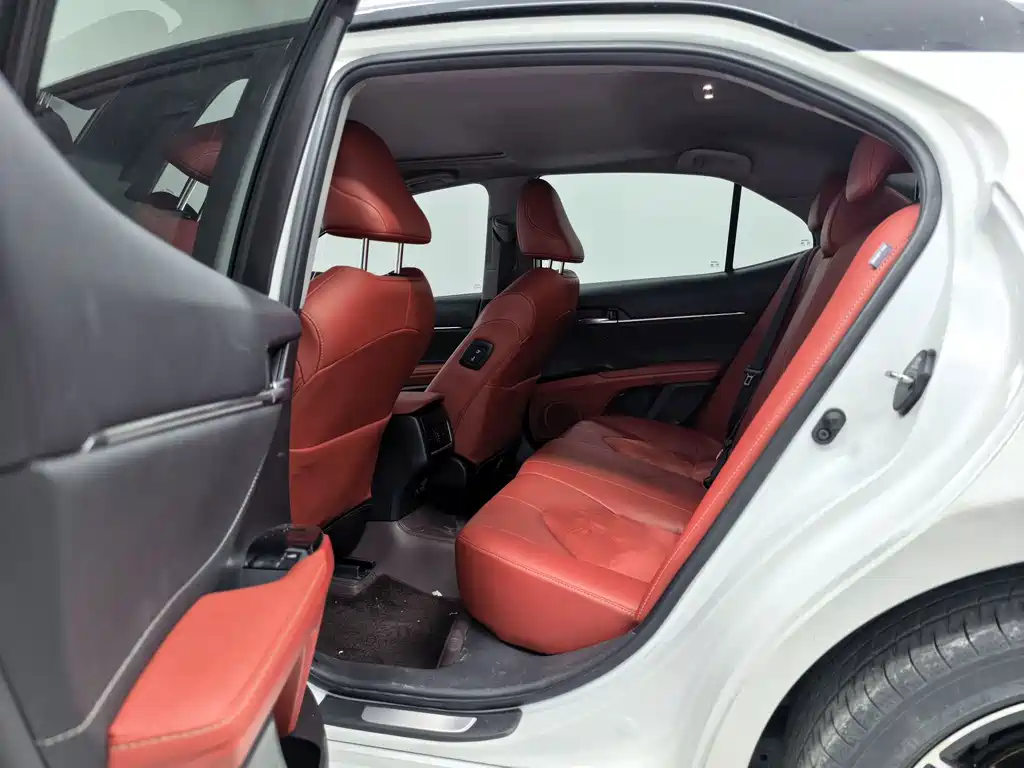 Toyota Camry — миниатюра 10