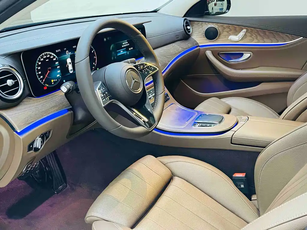 Mercedes-Benz E-Class — миниатюра 6