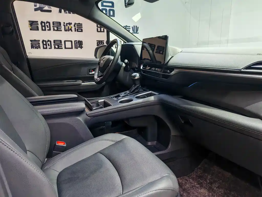Toyota Sienna — миниатюра 10