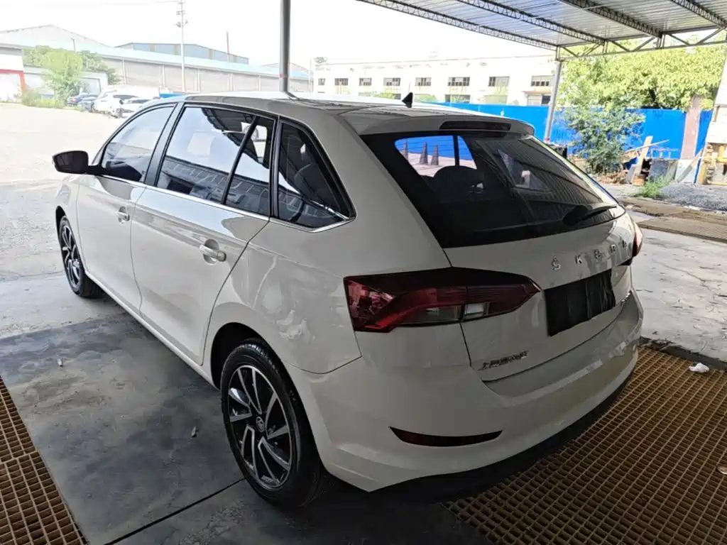 Skoda Rapid Spaceback — миниатюра 5