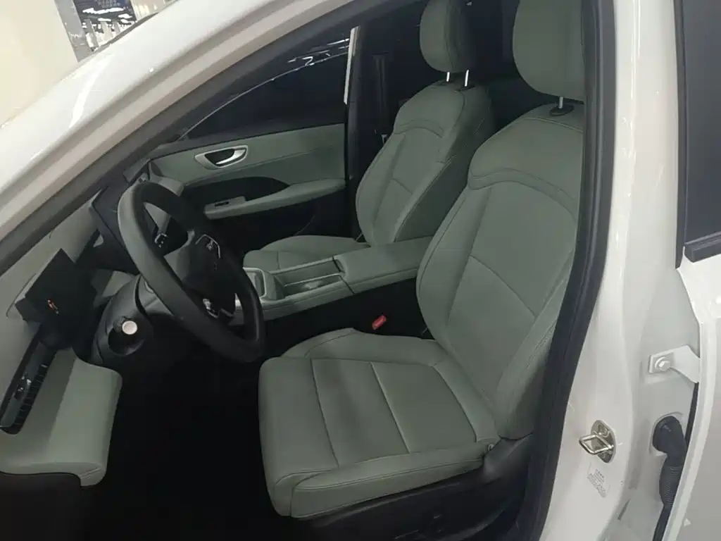 Roewe Young Wai D6 — миниатюра 11
