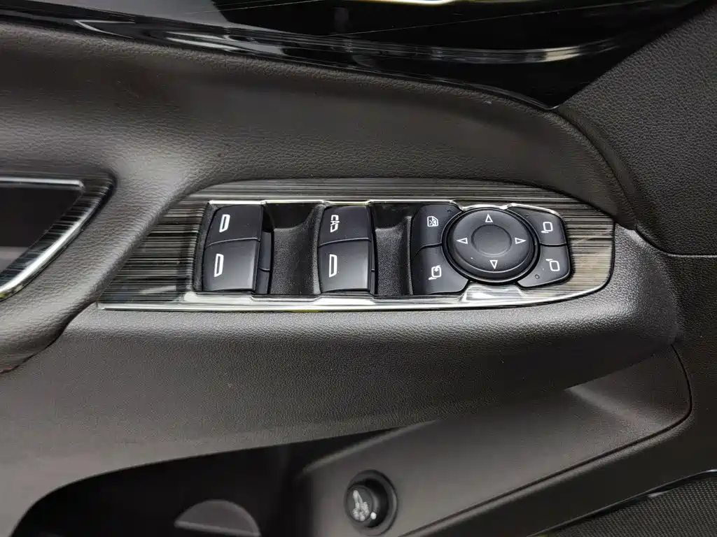 Chevrolet Equinox — миниатюра 9