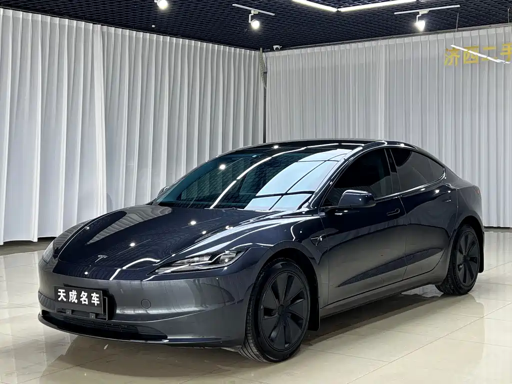 Tesla Model 3 2024