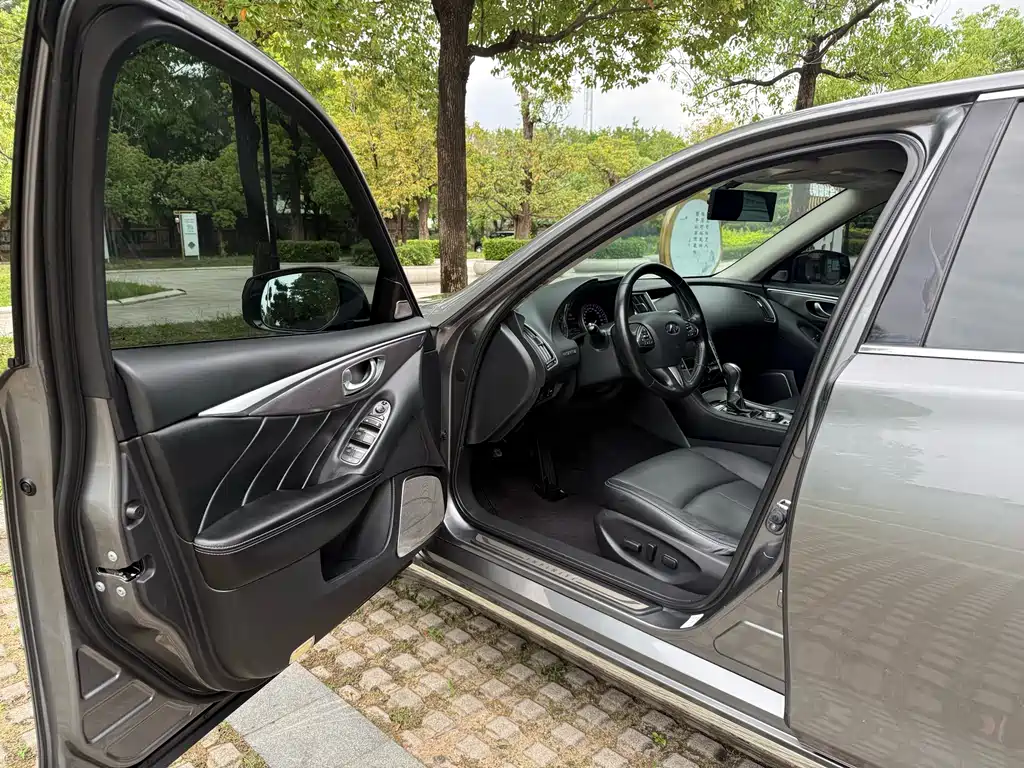 Infiniti Q50L 2015 2.0T Enjoy