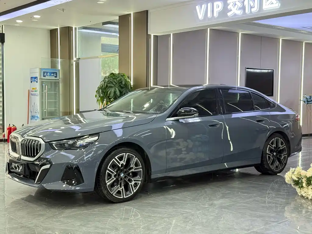 BMW 5 Series 2024