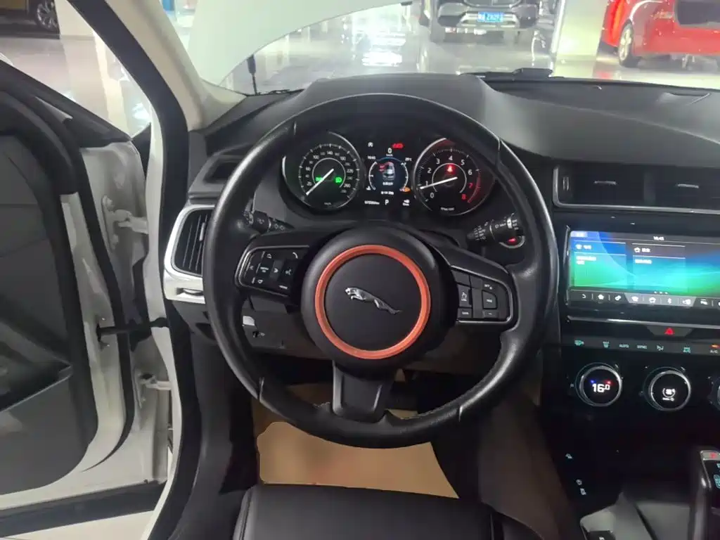 Jaguar E-PACE — миниатюра 11