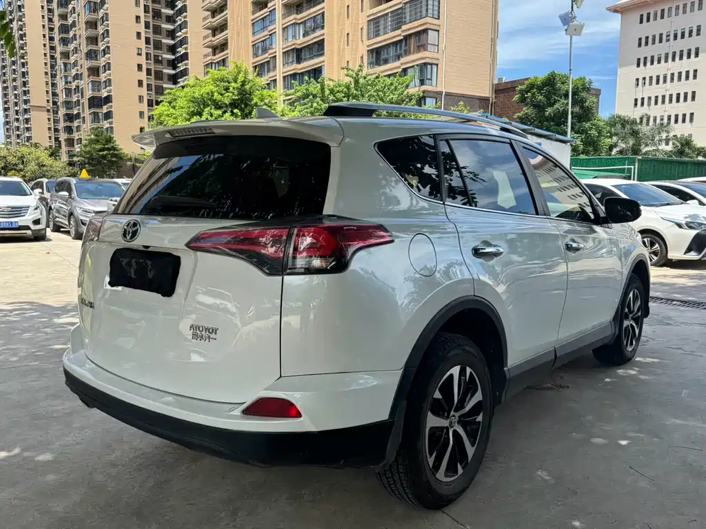 Toyota RAV4 — миниатюра 16