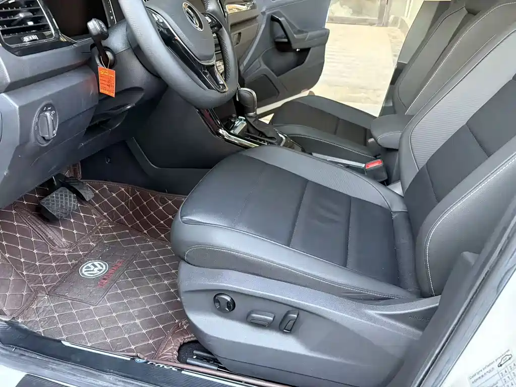 Volkswagen T-Roc — миниатюра 10