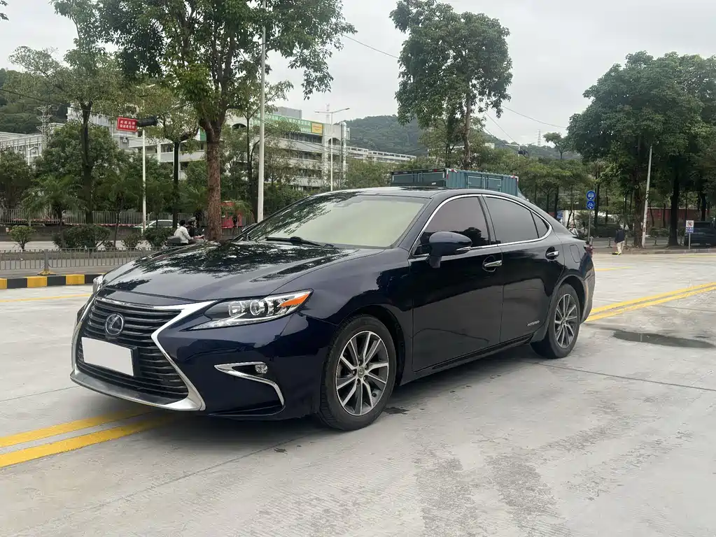 Lexus ES 2018