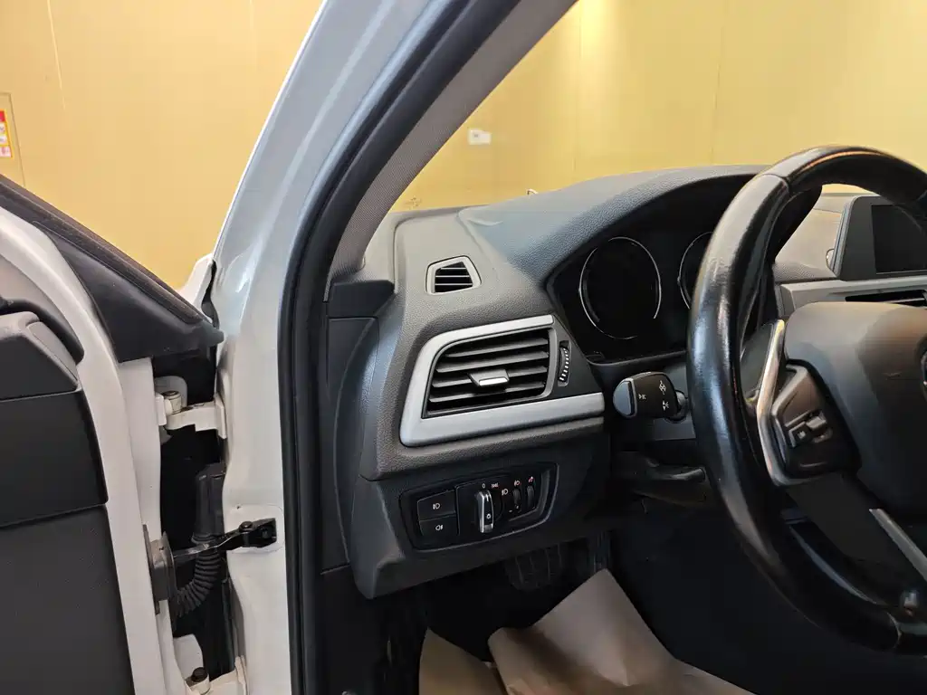 BMW 1 Series — миниатюра 11
