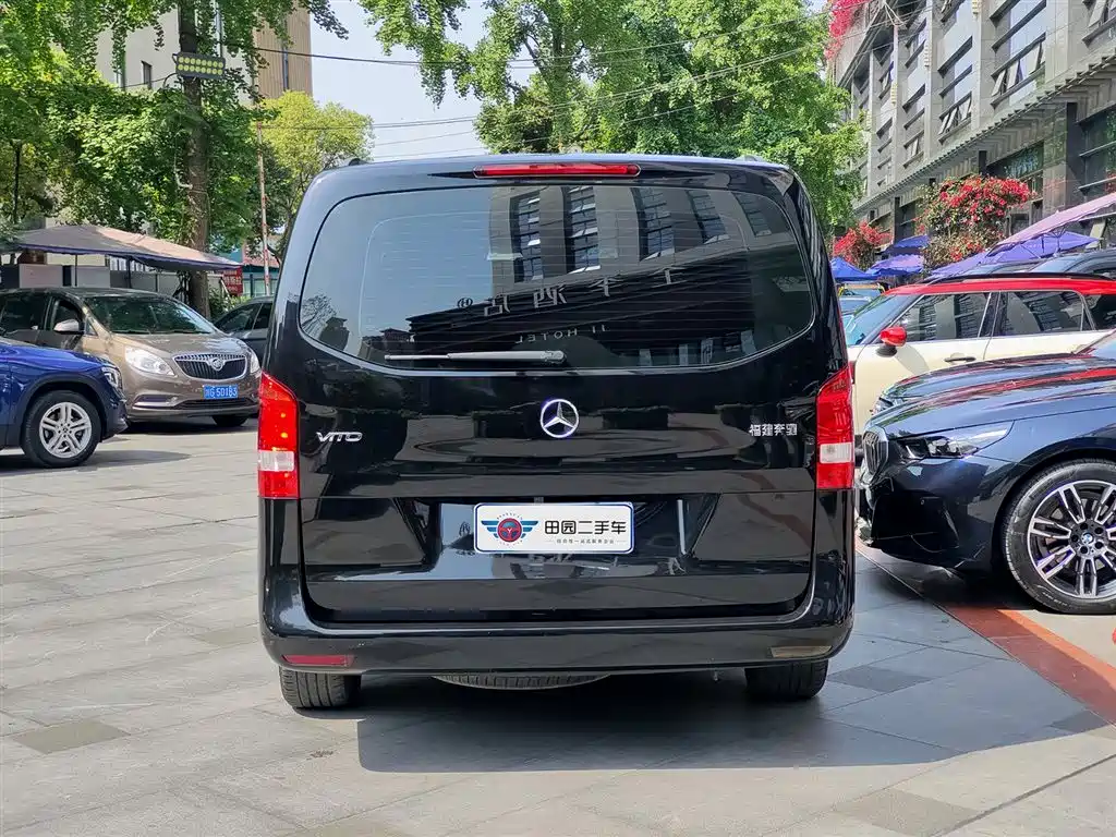 Mercedes-Benz Vito 2023 2.0T Elite 7 мест