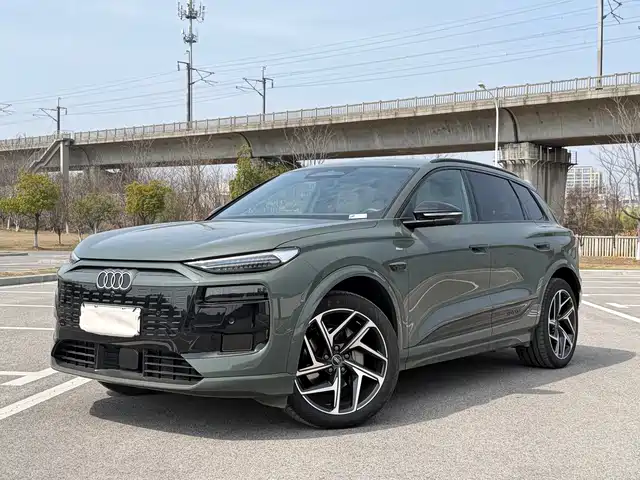 AUDI Q6L E TRON 2025
