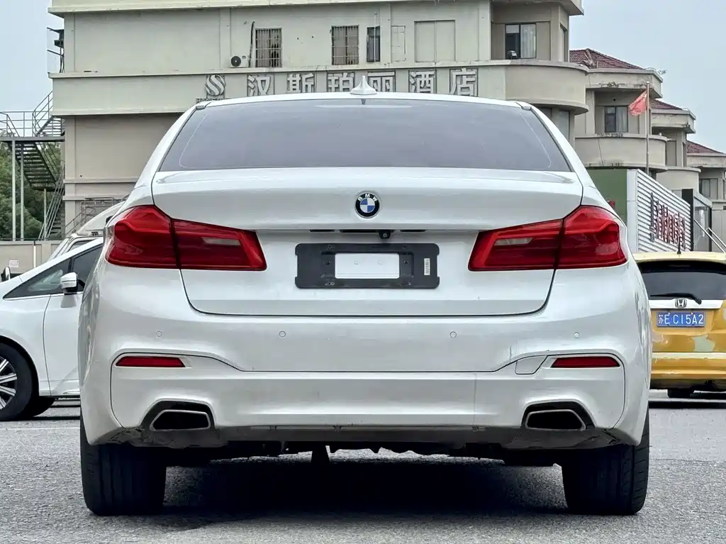 BMW 5 Series — миниатюра 5