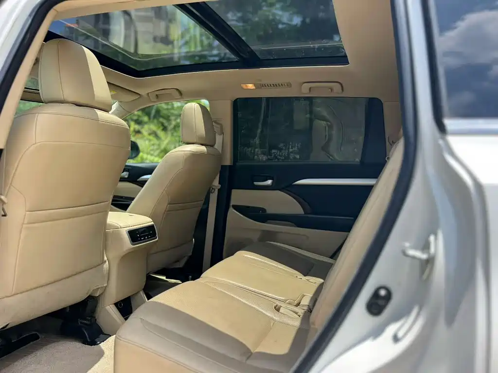 Toyota Highlander 2015 2.0T Luxury 7 мест