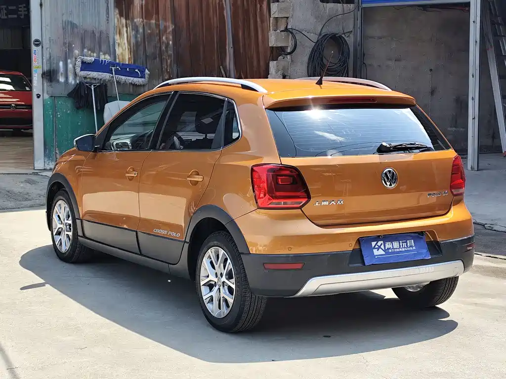Volkswagen Polo 2014 1.6L Cross Polo AT