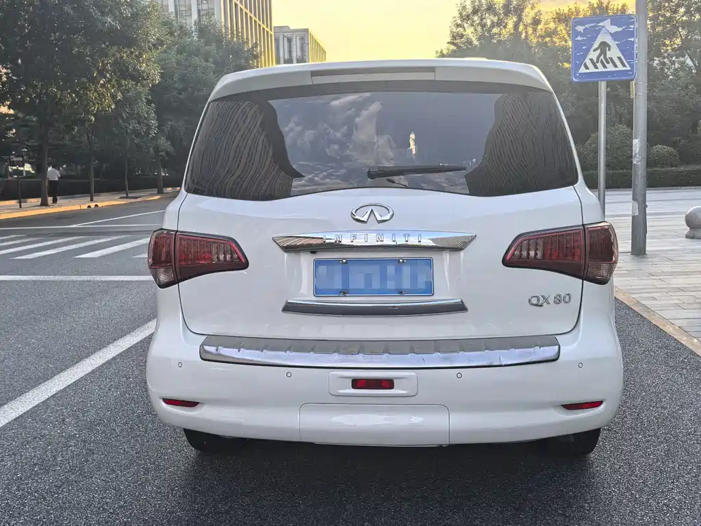 Infiniti QX80 — миниатюра 3