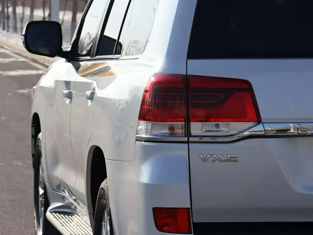 Toyota Land Cruiser 2020 5.7L AT