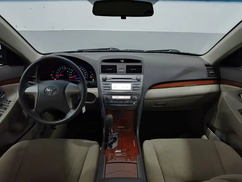 Toyota Camry — миниатюра 5