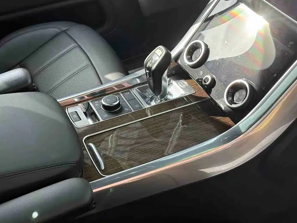 Land Rover Sport PHEV — миниатюра 17