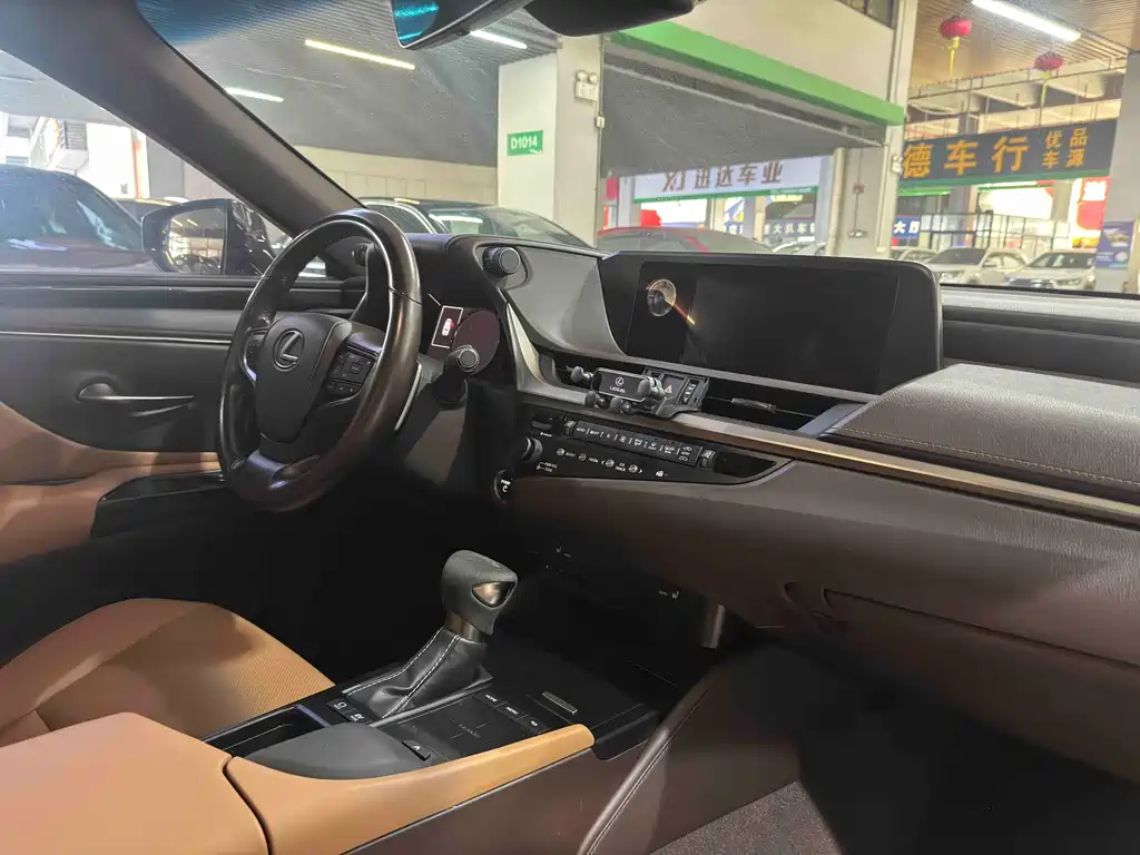 Lexus ES 2020 300h