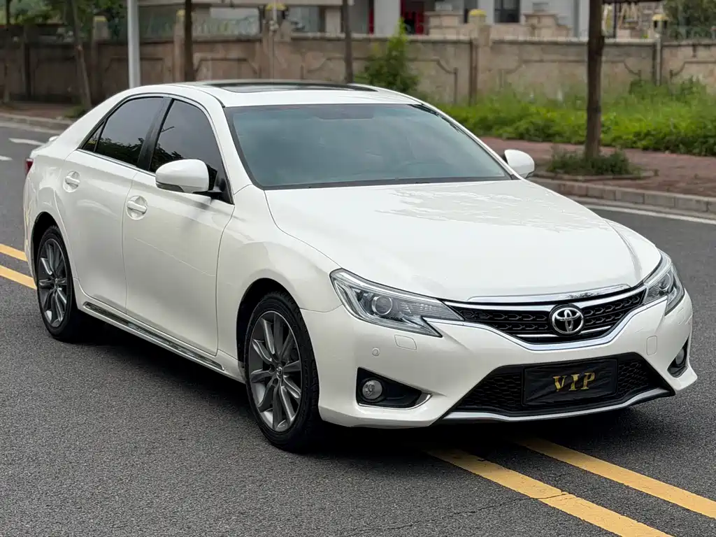 Toyota Reiz 2014