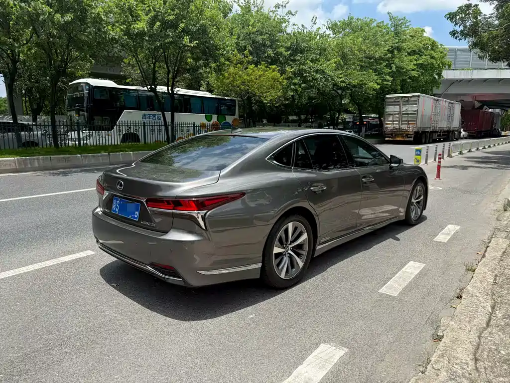 Lexus LS 2020 500h VI