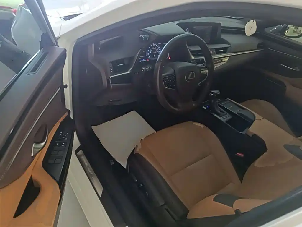 Lexus ES — миниатюра 16