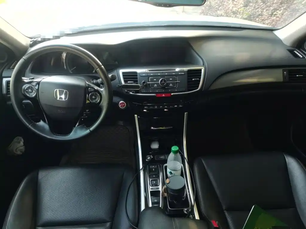 Honda Accord — миниатюра 13