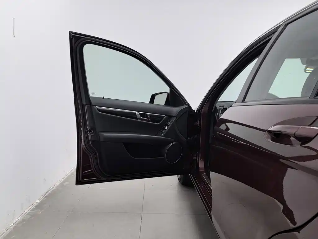 Mercedes-Benz C-Class — миниатюра 8
