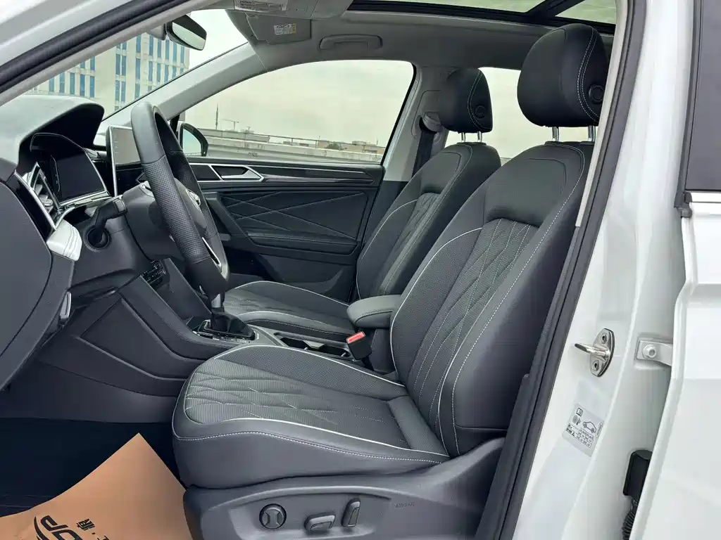 Volkswagen Tiguan L PHEV — миниатюра 4