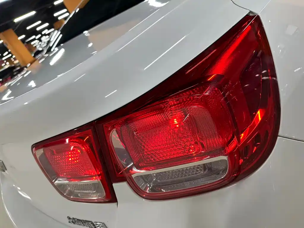 Chevrolet Malibu 2.0L Auto Luxury Edition, фото 14