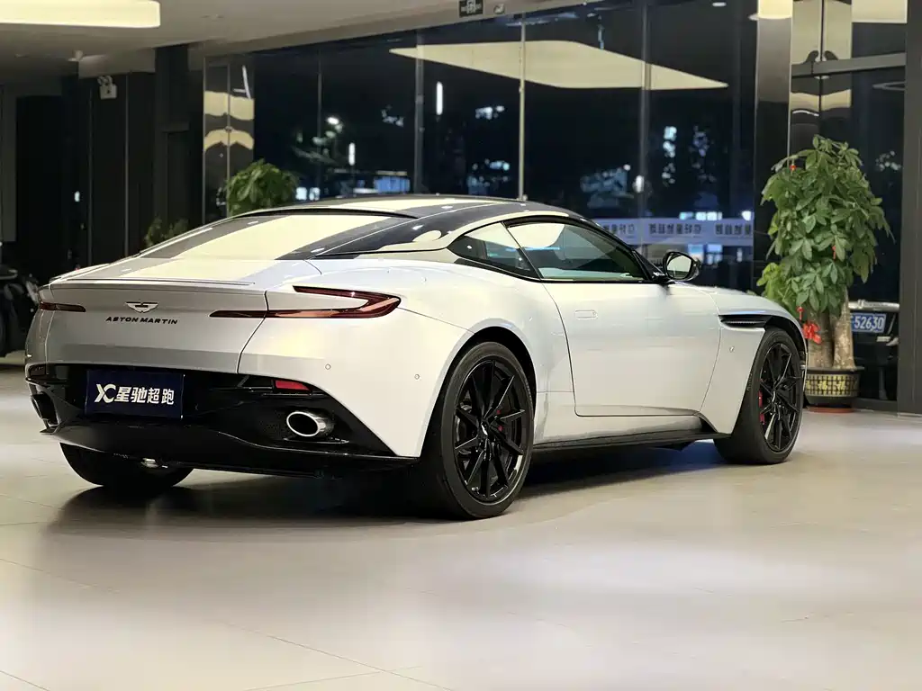 Aston Martin DB11 — миниатюра 3