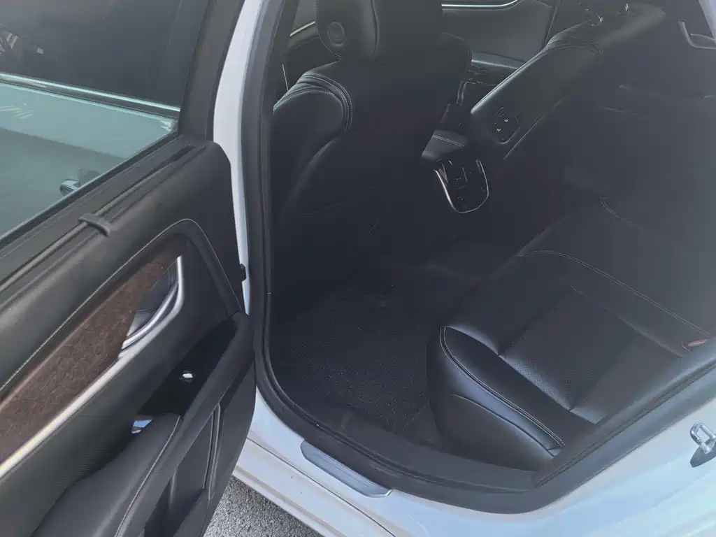 Cadillac XTS — миниатюра 6