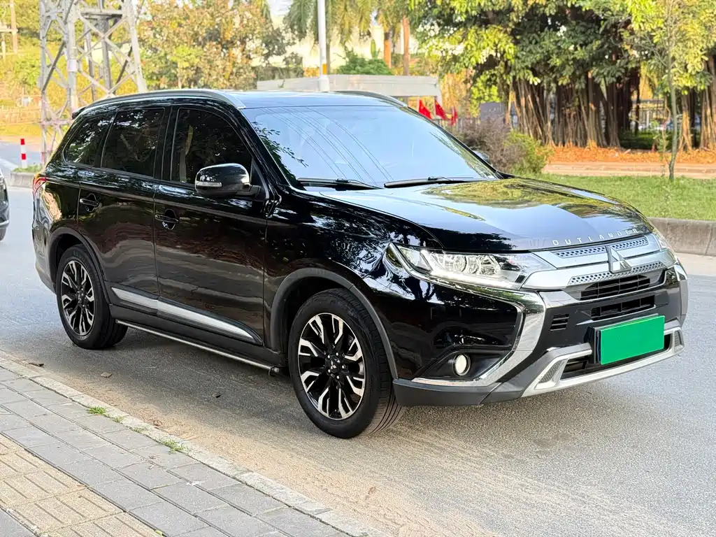 Mitsubishi Outlander — миниатюра 6