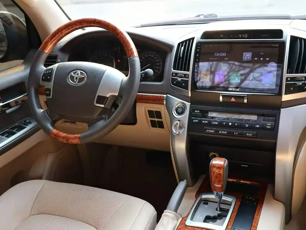 Toyota Land Cruiser 2012 4.0L AT VX