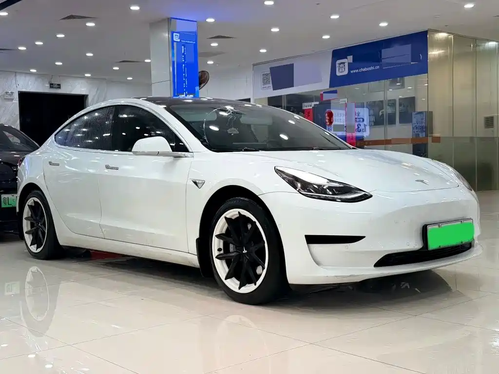 Tesla Model 3 — миниатюра 3