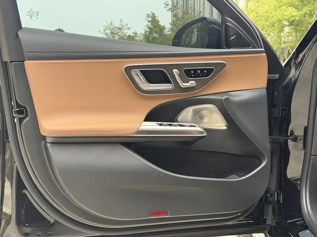 Mercedes-Benz E-Class — миниатюра 4