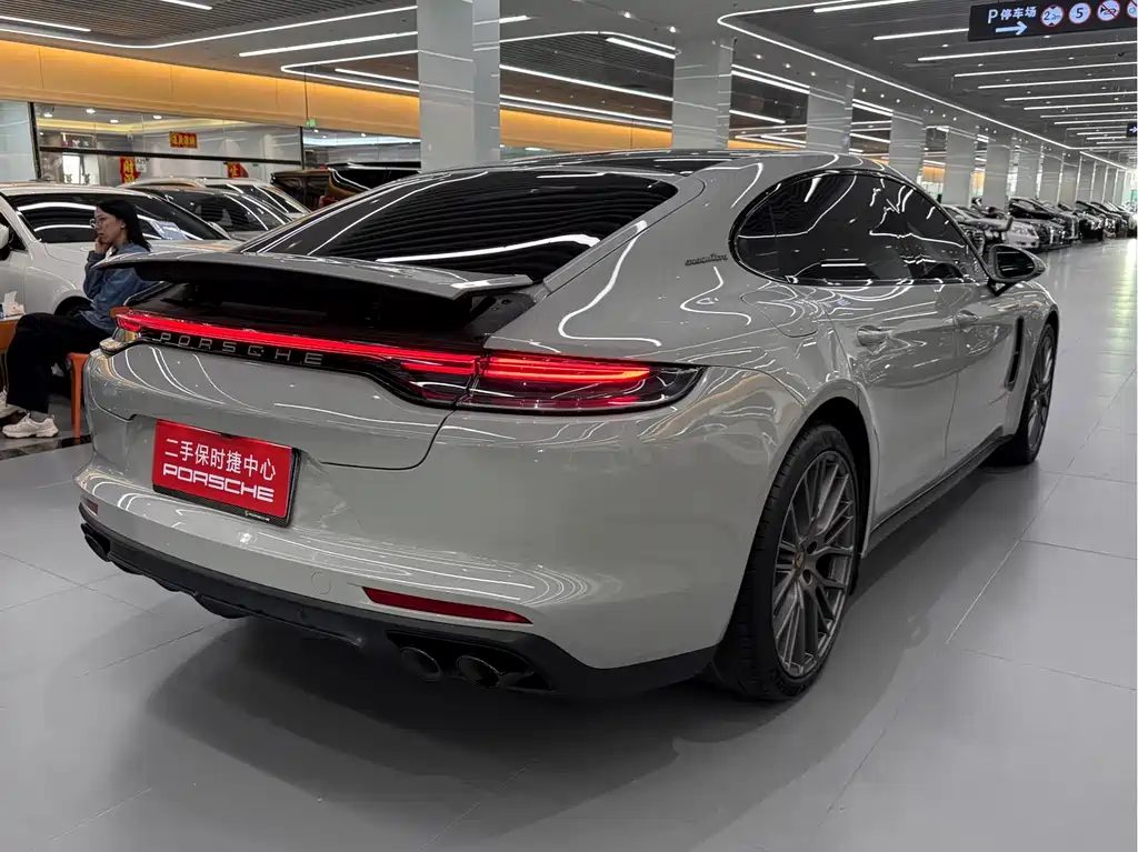 PORSCHE PANAMERA