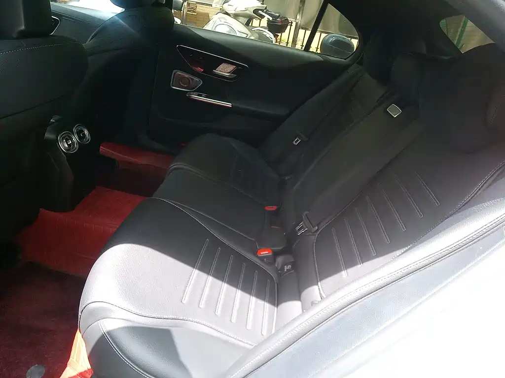 Mercedes-Benz C-Class — миниатюра 14