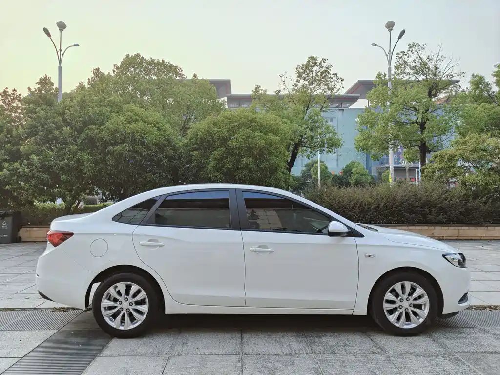 Buick Excelle — миниатюра 5